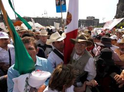 Javier Sicilia en el Zócalo. El poeta pidió que la ciudadanía salga a manifestar su inconformidad. AP  /