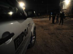 Agentes de la Procuraduría estatal, al llegar a la colonia Buenos Aires, encontraron 18 casquillos como indicio del crimen. O.RUVALCABA  /