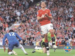 Javier Hernández festeja su gol número 20 con el Manchester United. AFP  /