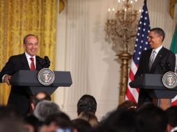 Felipe Calderón y Barack Obama bromean durante la rueda de prensa conjunta celebrada el pasado 3 de marzo en Washington. ESPECIAL  /