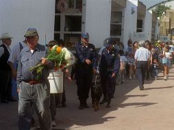 La afluencia de visitantes a los cementerios es de 200 mil personas aproximadamente. ARCHIVO  /