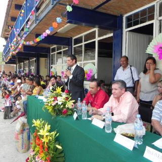 Celebra Enrique Aubry a madres