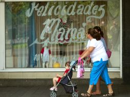 Profeco recomienda a la población comprar en negocios establecidos para evitar abusos de comerciantes en el Día de las Madres. A.GARCÍA  /