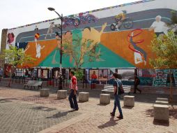 Los paseantes pueden ser testigos del arte urbano. A. GARCíA  /