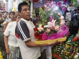Los capitalinos se anticiparon en la compra de flores para la celebración del Día de Las Madres. EL UNIVERSAL  /