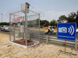 Al captar el exceso de velocidad, el radar emite la fotografía de la placa trasera con los detalles de la falta. A. GARCÍA  /