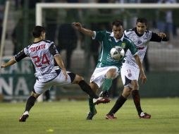 Julio Manzur de León y de Javier Yacuzzi de Tijuana, durante el partido de semifinales. MEXSPORT  /