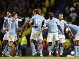 Los jugadores del Manchester City, celebran al finalizar el partido, tras ganar al Tottenham. AP  /