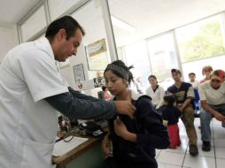La Secretaría de Salud estima que en unas semanas se incrementen los casos de dengue en los centros de salud de la Entidad. ARCHIVO  /
