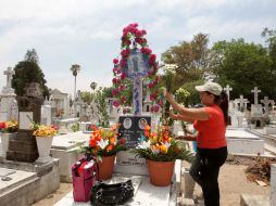 También en Guadalajara se registró una importante afluencia de visitantes en los panteones (en la imagen, el de Mezquitán). A. CAMACHO  /
