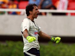 El arquero rojiblanco, Luis Michel, durante el partido ante Tigres. MEXSPORT  /
