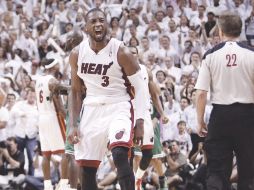 Dwayne Wade, estrella del Heat de Miami, celebra la obtención del pase a la final de la Conferencia Este.  AP  /