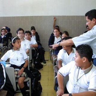 Insiste Educación en no suspender actividades por Día del Maestro
