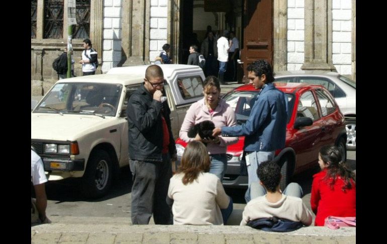 Mientras la UdeG no tendrá clases el lunes, la SEj afirma que no está autorizado el puente en primarias y secundarias. A. GARCÍA  /