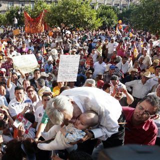 Priistas venderían hasta Palacio Nacional: López Obrador