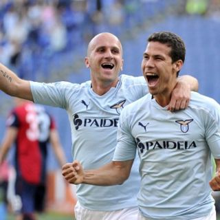 Lazio vence 4-2 a Genoa