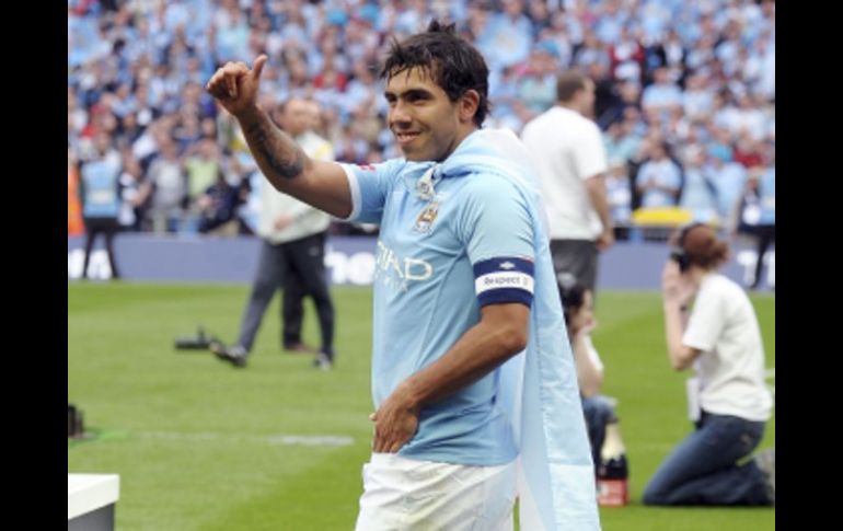 Carlos Tévez, capitán del Manchester City, festeja tras ganar la FA Cup. EFE  /
