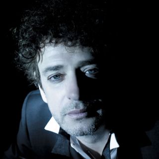 Los seguidores y los familiares de Cerati esperan un milagro