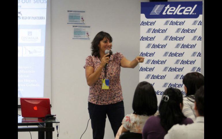La bióloga marina Georgina Saad interactuó con los colaboradores de Telcel.A.CAMACHO  /