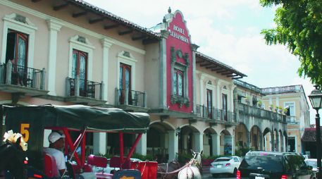 La Plaza principal de Granada es de una arquitectura colonial; las calandrias son su distintivo. R. GODÍNEZ  /