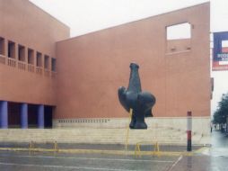 La Paloma, de Juan Soriano, recibe a los visitantes al Museo de Arte Contemporáneo de Monterrey. V. GARCÍA  /