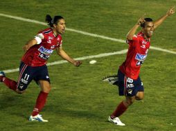 José Cruz Gutiérrez (der.) festeja el gol con el que Irapuato se coronó. MEXSPORT  /