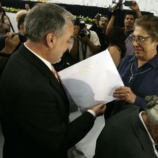 Complace Ejecutivo pretensiones de maestros