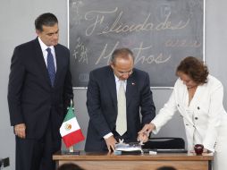Alfonso Lujambio, Felipe Calderón y Elba Esther Gordillo en la celebración del Día del Maestro. EL UNIVERSAL  /