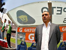 El técnico de Pumas, Guillermo Vázquez, durante el partido de semifinales ante Chivas. MEXSPORT  /