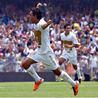 Me veo levantando la copa: Cortés