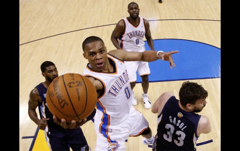 Acción del partido en el que el Thunder de Oklahoma eliminó a Memphis. AP  /