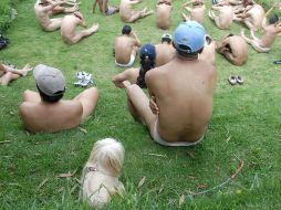 Las personas también pretenden alertar a la gente sobre la importancia del respeto mutuo. EFE  /