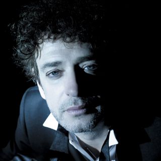 Familiares y fanáticos dan fuerza a Cerati