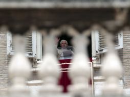 El Pontífice reza el Regina Coli ante miles de fieles en la Plaza de San Pedro, en Roma. AP  /