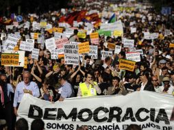 Decenas de miles de madrileños marchan hacia el Ayuntamiento a expresar su indignación. AFP  /