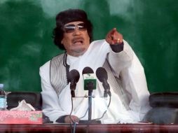 Fotografía fechada el 25 de febrero de 2010 que muestra el líder libio hablando con sus seguidores en Bengasi. EFE  /