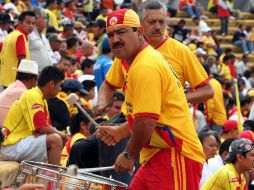 Vista de fanáticos de Monarcas durante el partido de semifinales ante Cruz Azul en el Estadio Morelos. MEXSPORT  /