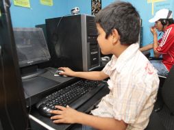 Datos del Inegi reportan que los jóvenes son quienes más uso hacen de la tecnología y también los primeros que la adoptan. S. NÚÑEZ  /