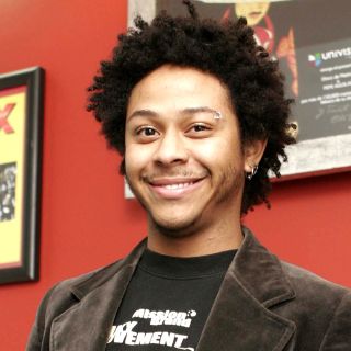 Ex novia de Kalimba lo acusa de agresión