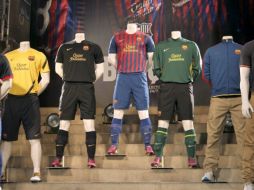 Barcelona presentó la nueva camiseta del primer equipo del FC Barcelona para la próxima temporada 2011-12. EFE  /