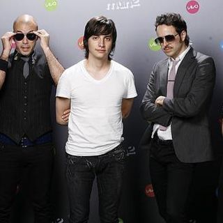 Kinky regresa a la escena rockera con ''Negro día''