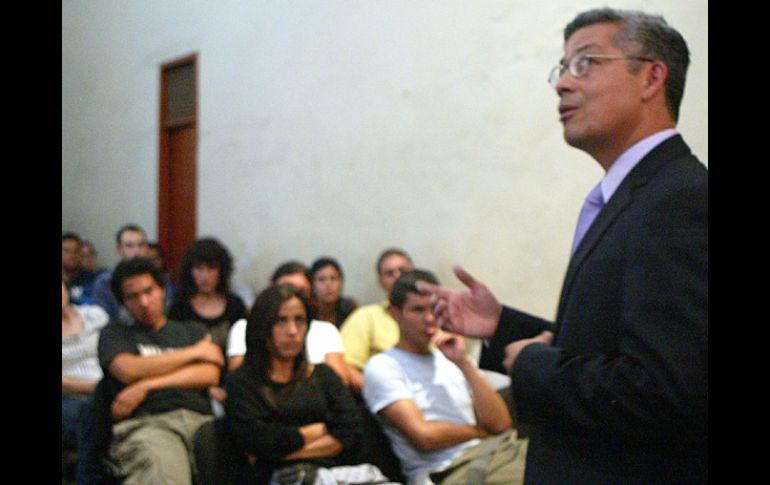Mario Alberto Baltazar durante la conferencia. A. HINOJOSA  /