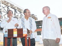 El Presidente (centro) inaugura en Veracruz el Centro Industrial Tenaris Tamsa. NTX  /