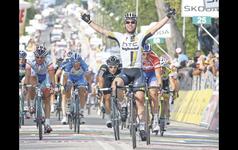 El ciclista británico Mark Cavendish celebra su primera etapa conquistada este año en el Giro de Italia. AFP  /