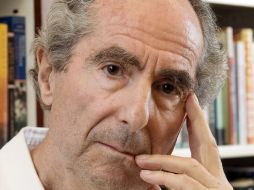 El escritor comentó que sentía un gran honor por recibir dicho reconocimiento. AP  /