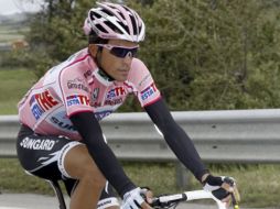 El ciclista español Alberto Contador sigue de líder en la competencia italiana. EFE  /