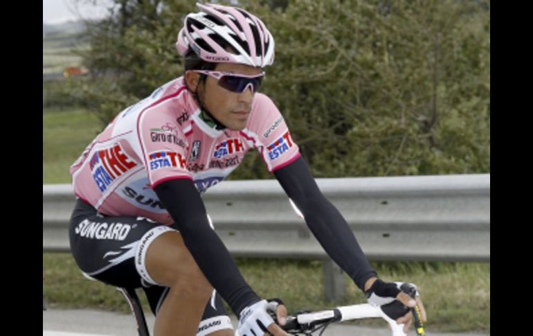 El ciclista español Alberto Contador sigue de líder en la competencia italiana. EFE  /