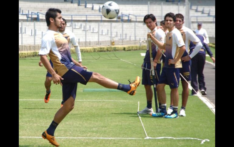 Los jugadores de Pumas de la UNAM se preparan para su duelo de mañana en el estadio Morelos. NTX  /