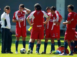 Los jugadores de Chivas en uno de sus últimos entrenamientos del torneo. MEXSPORT  /
