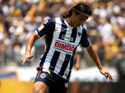 El delantero, Aldo de Nigris, durante el partido ante Pumas. MEXSPORT  /
